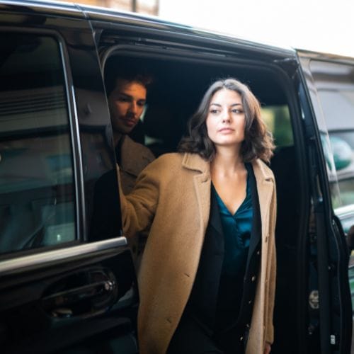 Msp Airport Shuttel Service Passenger Exiting Black Car Form Msp Airport Chauffeur Service